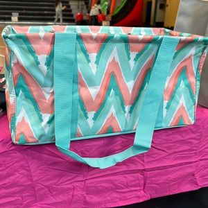 Thirty one medium utility tote-NWT